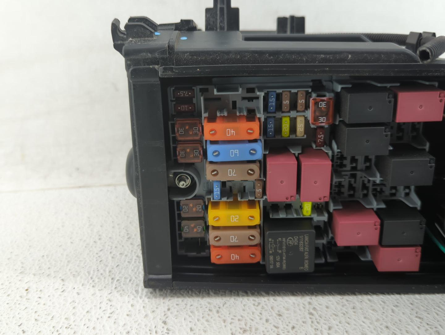 2017 Fiat 500x Fusebox Fuse Box Panel Relay Module P/N:940112106 Fits OEM Used Auto Parts - Oemusedautoparts1.com