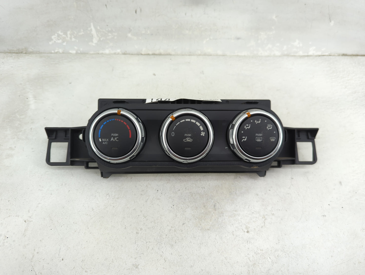 2017 Fiat-Lancia 124 Spider Climate Control Module Temperature AC/Heater Replacement P/N:NA4L61190 6D07, 6F08 Fits OEM Used 