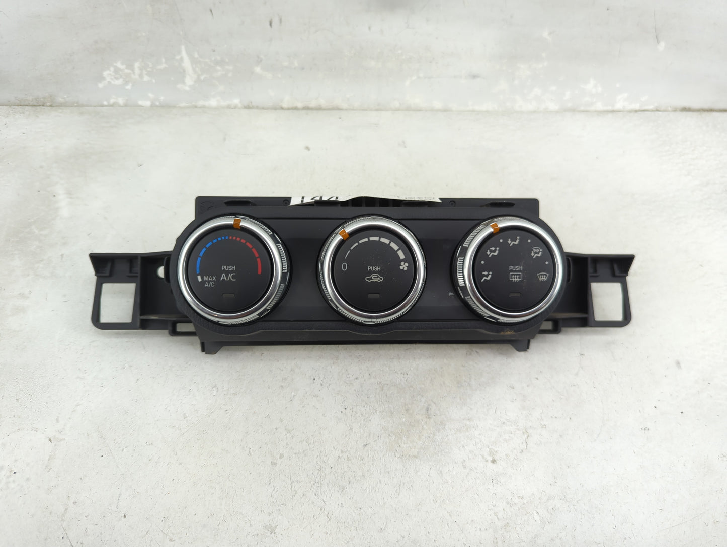 2017 Fiat-Lancia 124 Spider Climate Control Module Temperature AC/Heater Replacement P/N:NA4L61190 6D07, 6F08 Fits OEM Used 