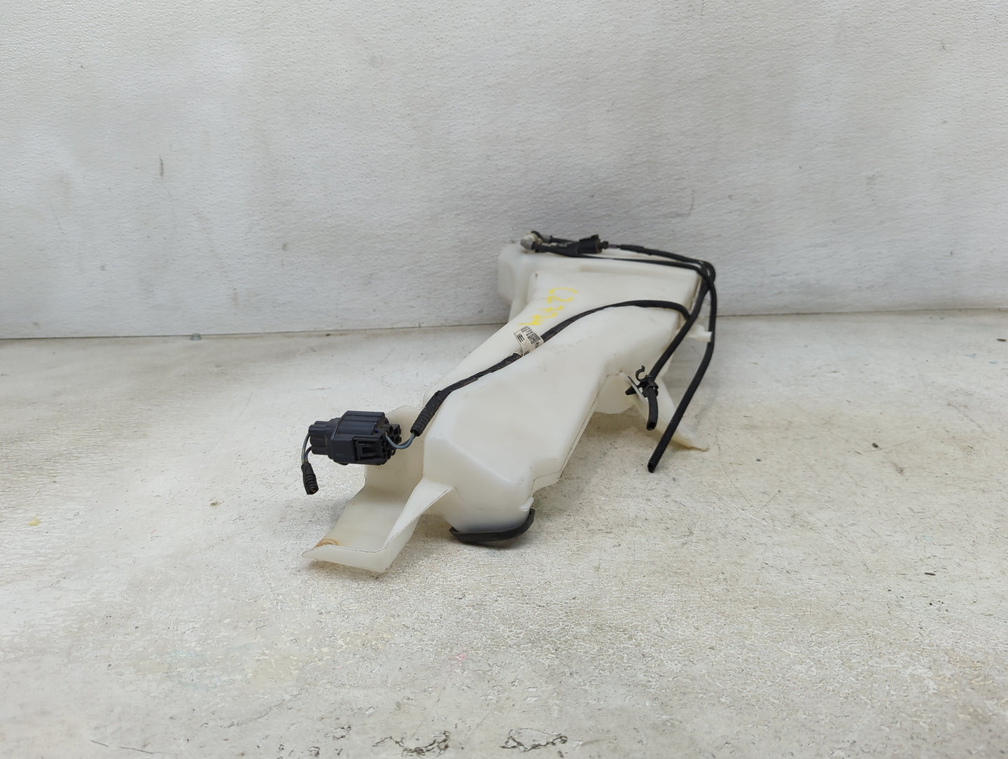 2017-2017 Ford C-max Windshield Washer Fluid Reservoir Bottle Oem - Oemusedautoparts1.com