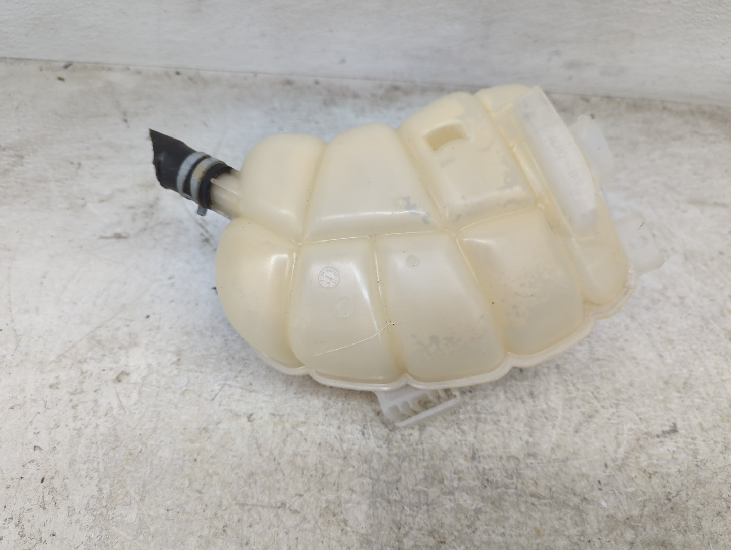 2017 Ford Continental Radiator Coolant Overflow Expansion Tank Bottle - Oemusedautoparts1.com