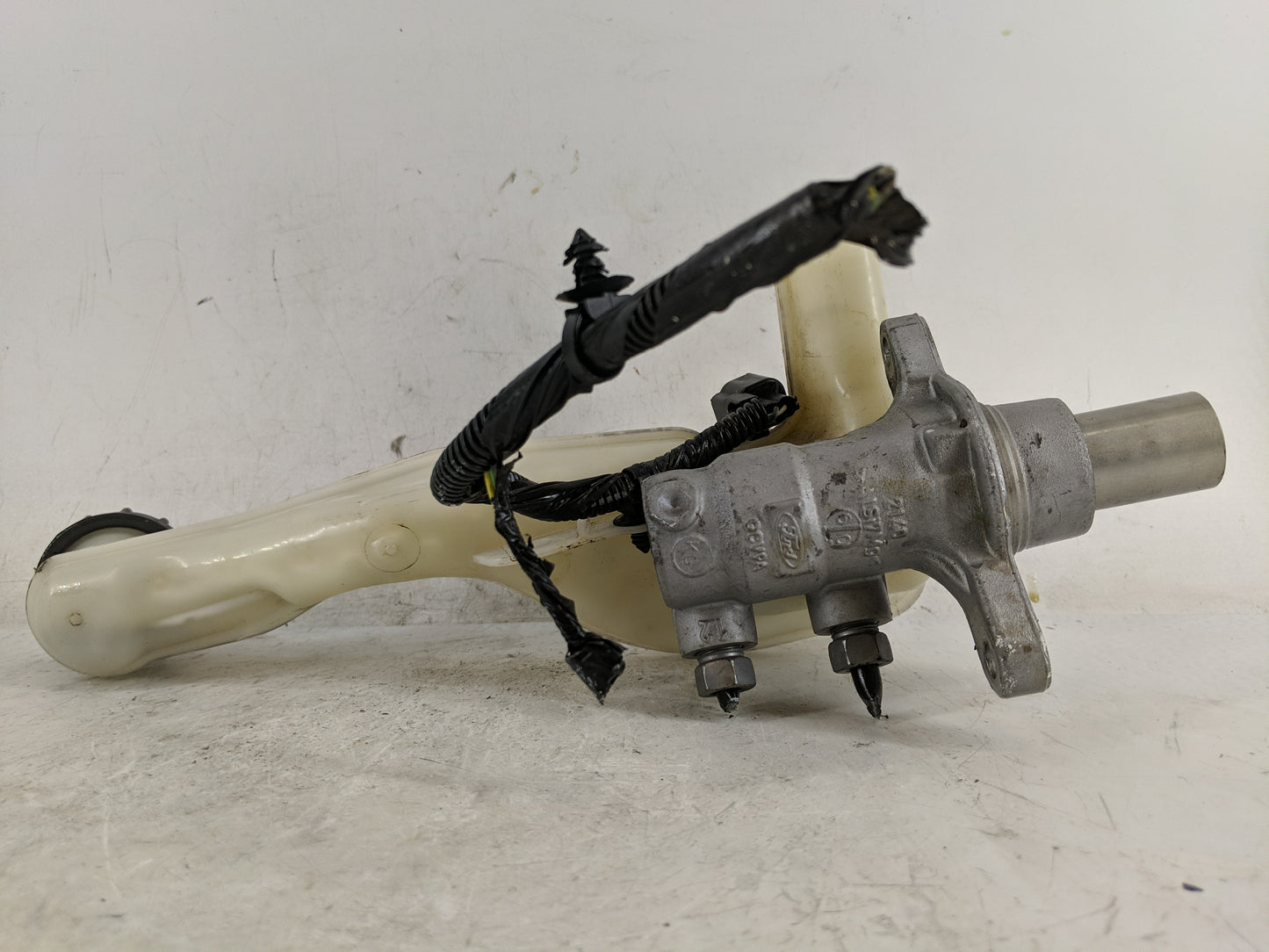 2015-2020 Ford Edge Brake Master Cylinder - Oemusedautoparts1.com