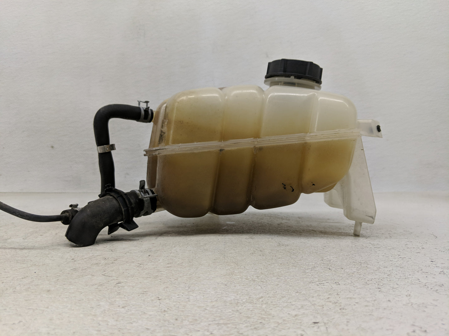 2016-2020 Ford Edge Radiator Coolant Overflow Expansion Tank Bottle 1313094 - Oemusedautoparts1.com