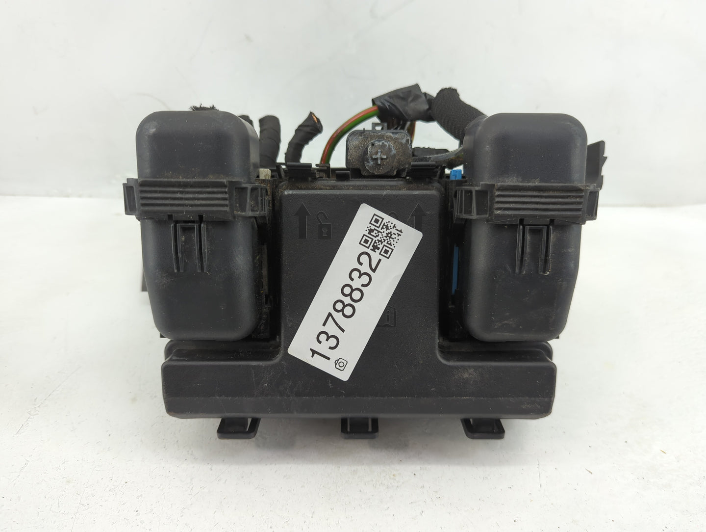 2015-2018 Ford Edge Fusebox Fuse Box Panel Relay Module P/N:G2GT14A075AA Fits Fits 2015 2016 2017 2018 OEM Used Auto Parts -
