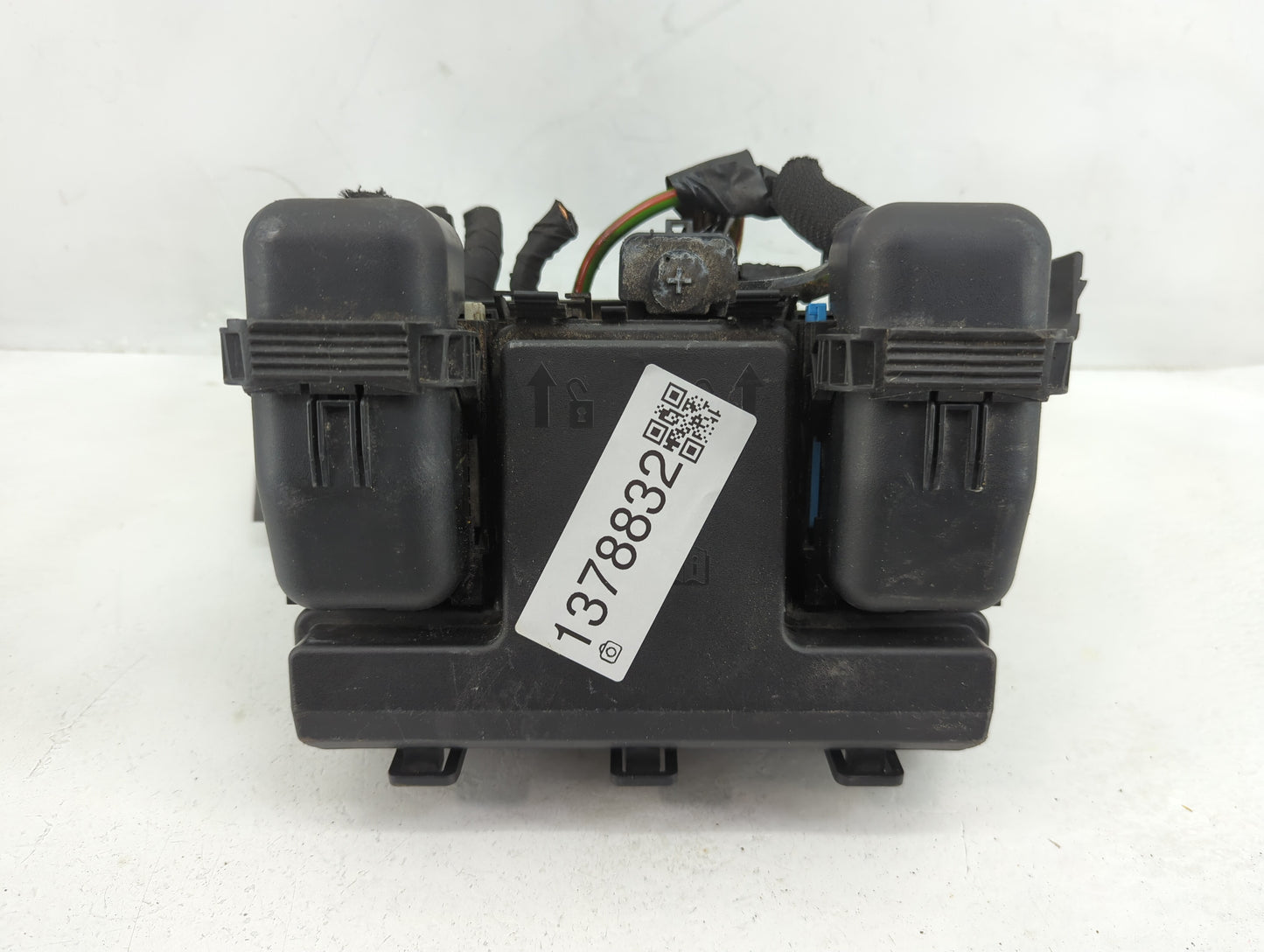 2015-2018 Ford Edge Fusebox Fuse Box Panel Relay Module P/N:G2GT14A075AA Fits Fits 2015 2016 2017 2018 OEM Used Auto Parts -