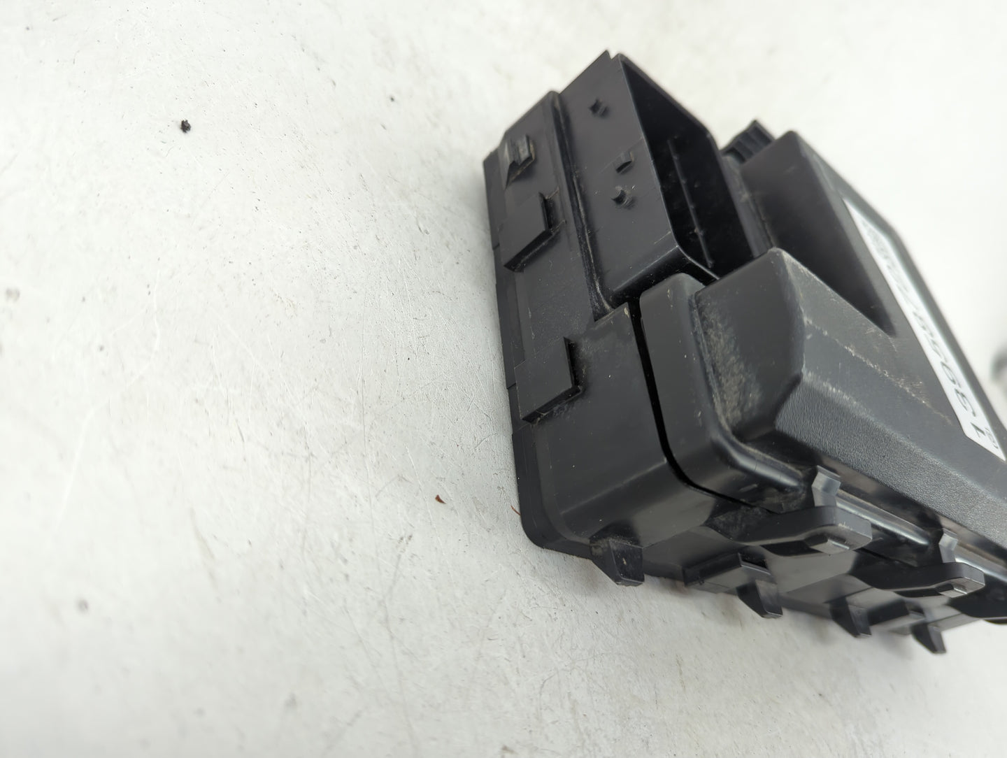 2015-2018 Ford Edge Fusebox Fuse Box Panel Relay Module Fits Fits 2015 2016 2017 2018 OEM Used Auto Parts - Oemusedautoparts
