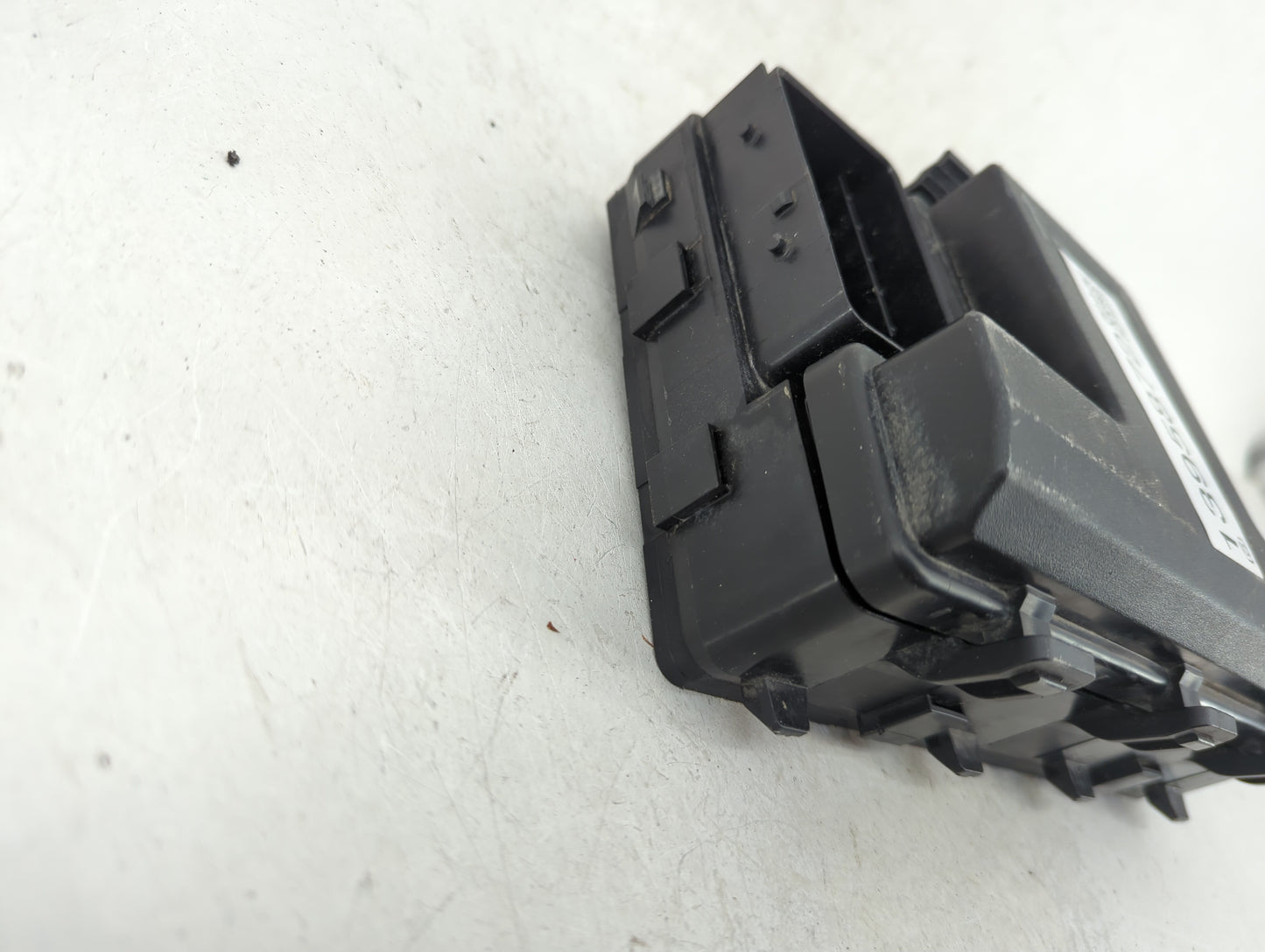 2015-2018 Ford Edge Fusebox Fuse Box Panel Relay Module Fits Fits 2015 2016 2017 2018 OEM Used Auto Parts - Oemusedautoparts