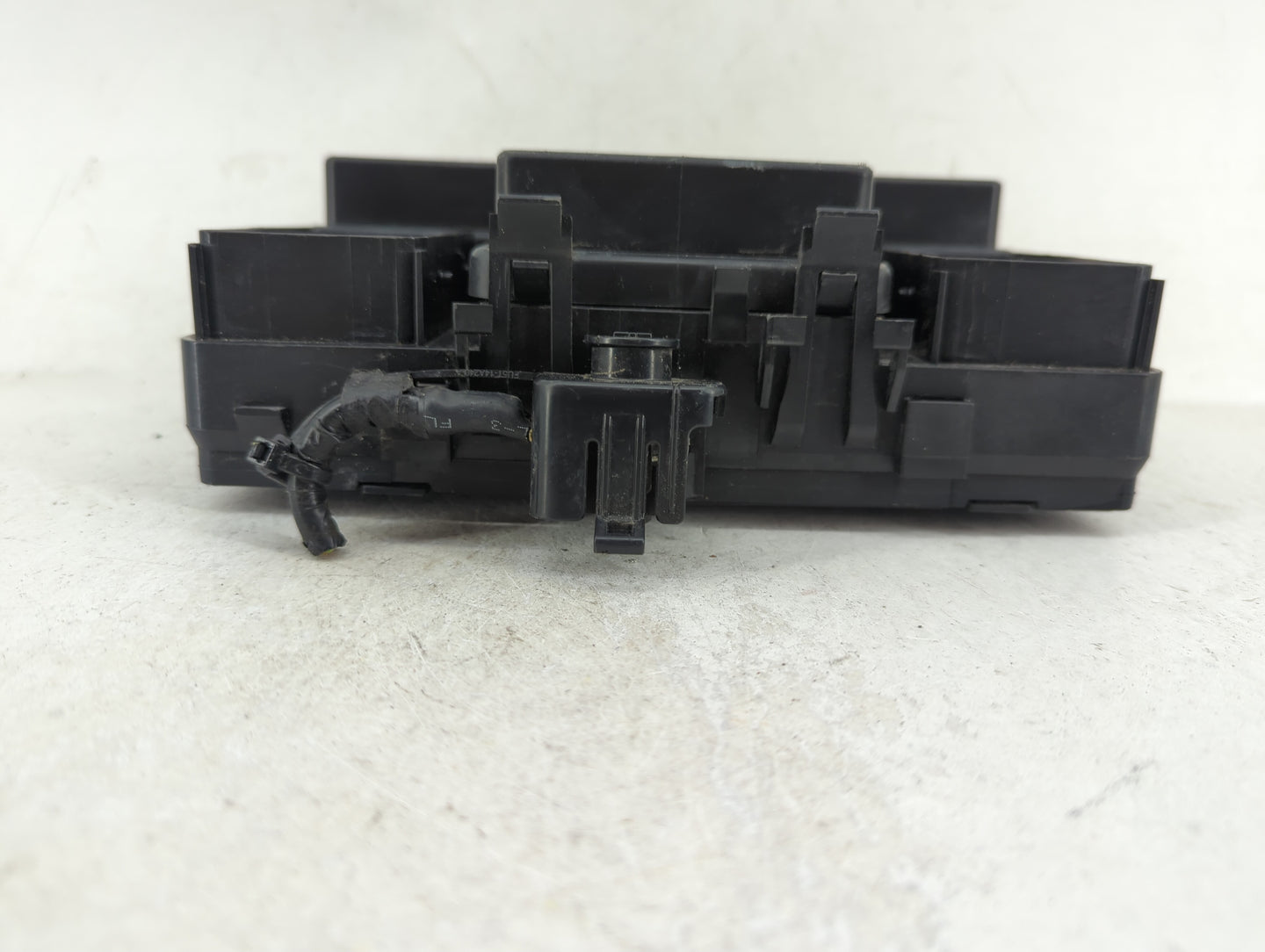 2015-2018 Ford Edge Fusebox Fuse Box Panel Relay Module Fits Fits 2015 2016 2017 2018 OEM Used Auto Parts - Oemusedautoparts