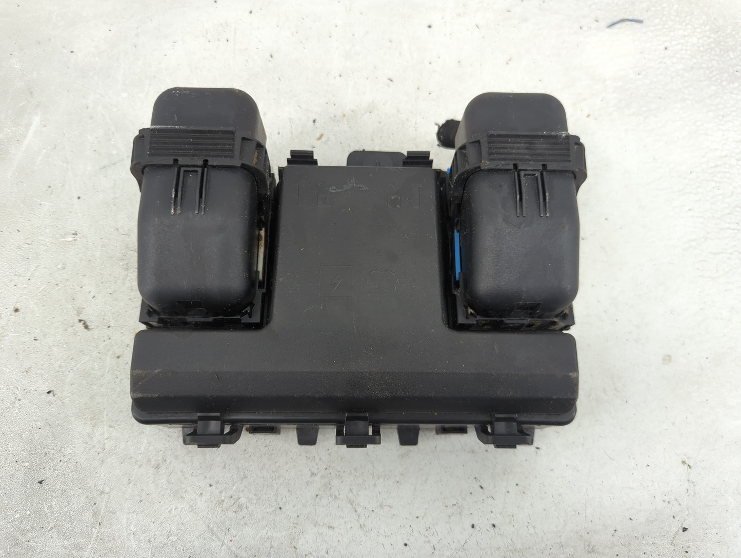 2015-2018 Ford Edge Fusebox Fuse Box Panel Relay Module P/N:G2GT14A075AA Fits Fits 2015 2016 2017 2018 OEM Used Auto Parts -