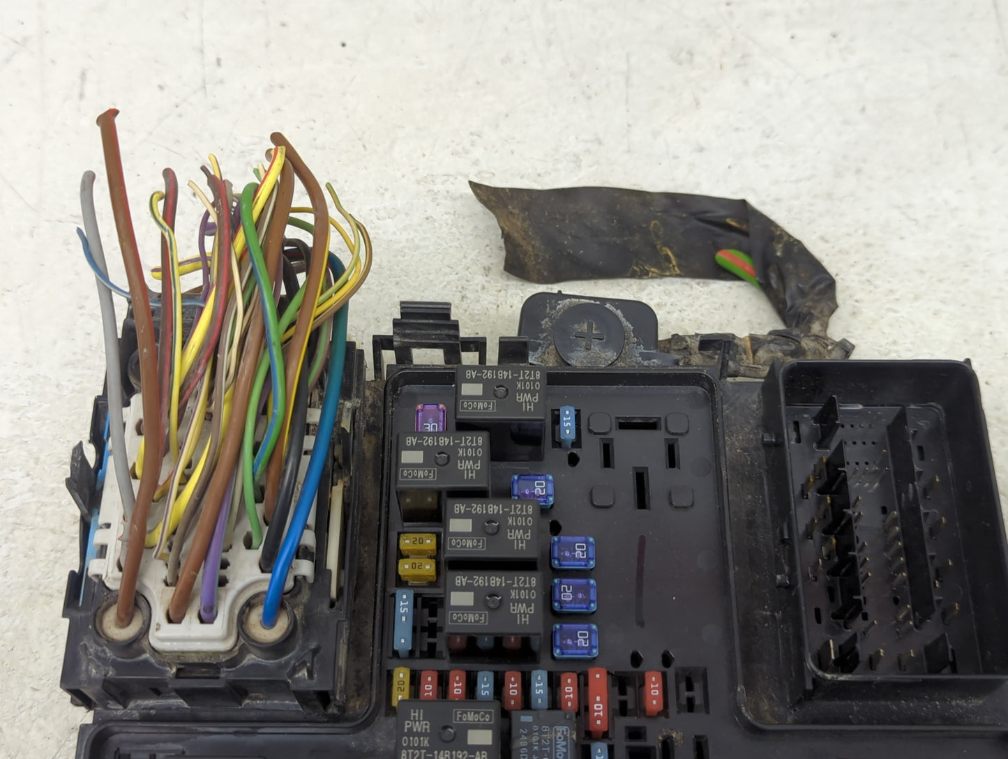 2015-2018 Ford Edge Fusebox Fuse Box Panel Relay Module P/N:G2GT14A067BC Fits Fits 2015 2016 2017 2018 OEM Used Auto Parts -