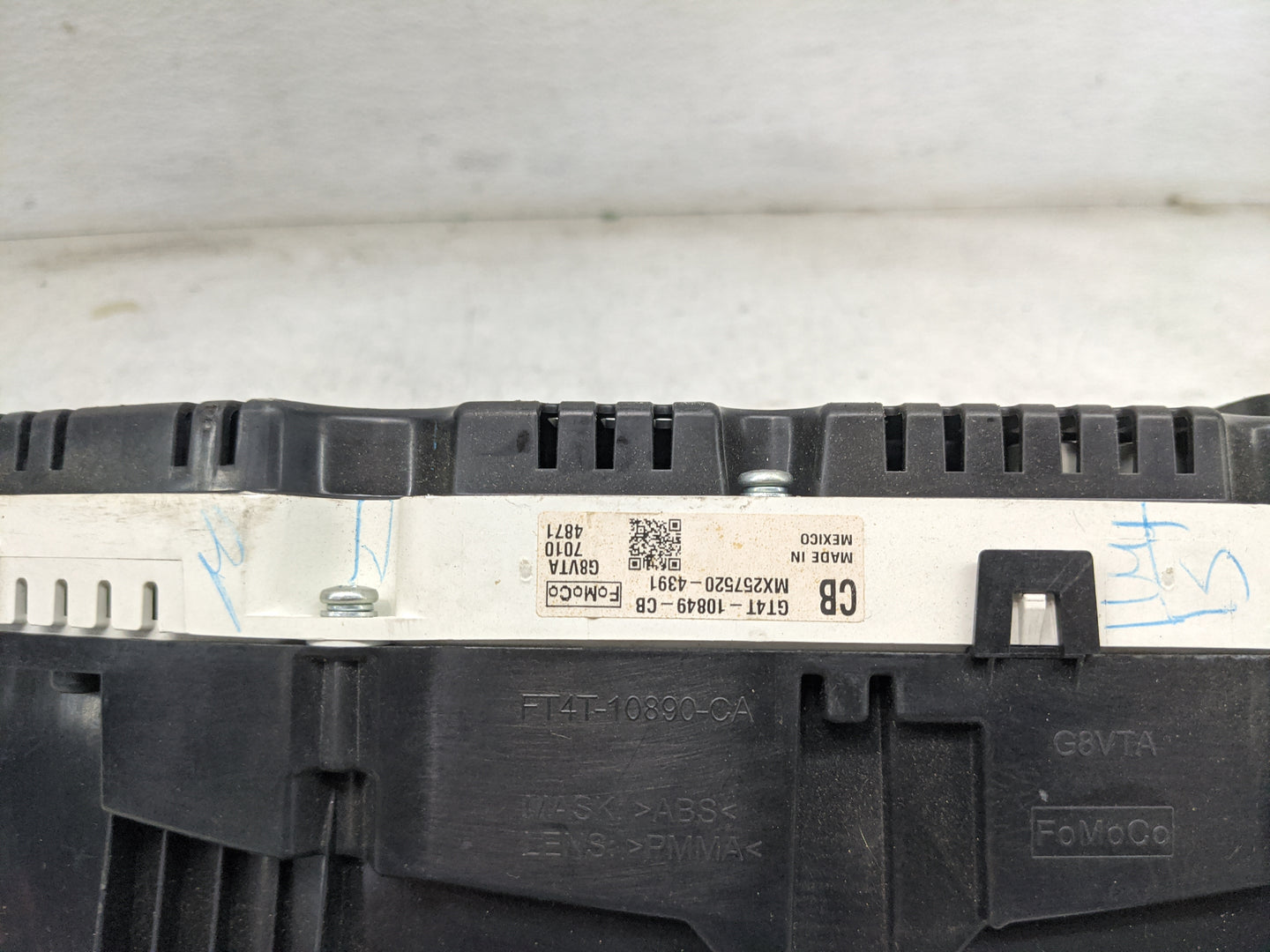 2016-2018 Ford Edge Instrument Cluster Speedometer Gauges P/N:GT4T-10849-CB FT4T-10890-CA Miles:109K Fits Fits 2016 2017 201