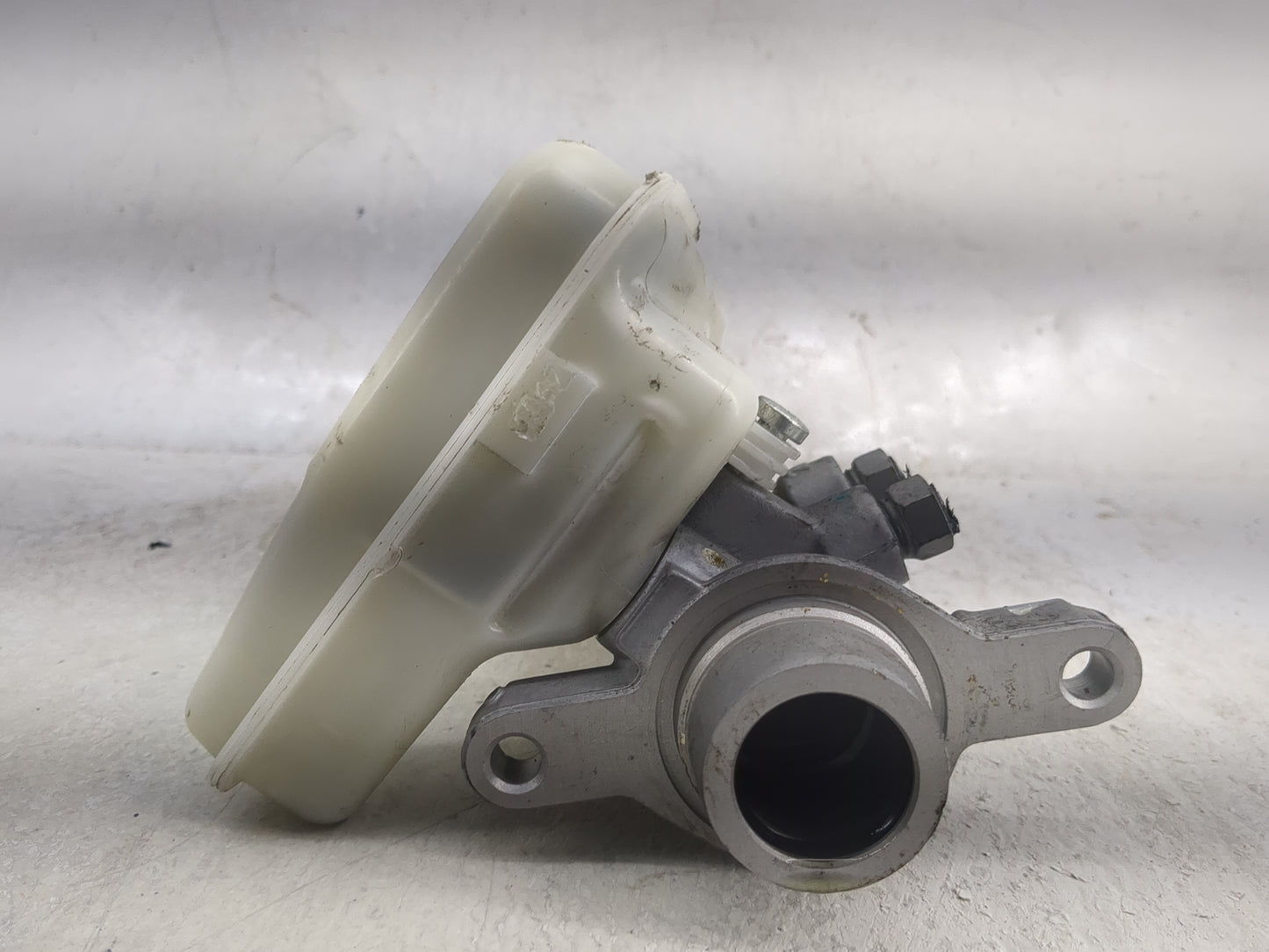 2015-2020 Ford Edge Brake Master Cylinder 1497504 - Oemusedautoparts1.com