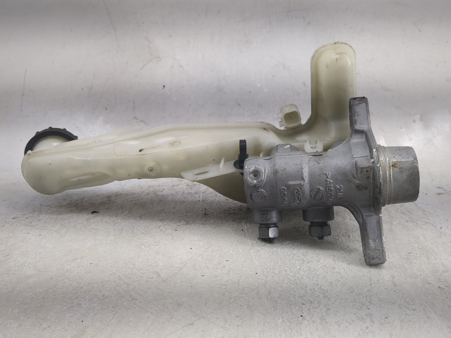 2015-2020 Ford Edge Brake Master Cylinder 1497504 - Oemusedautoparts1.com