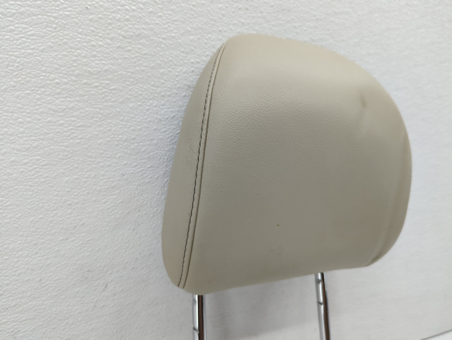 2017-2020 Ford Edge Headrest Head Rest Rear Seat Ivory - Oemusedautoparts1.com