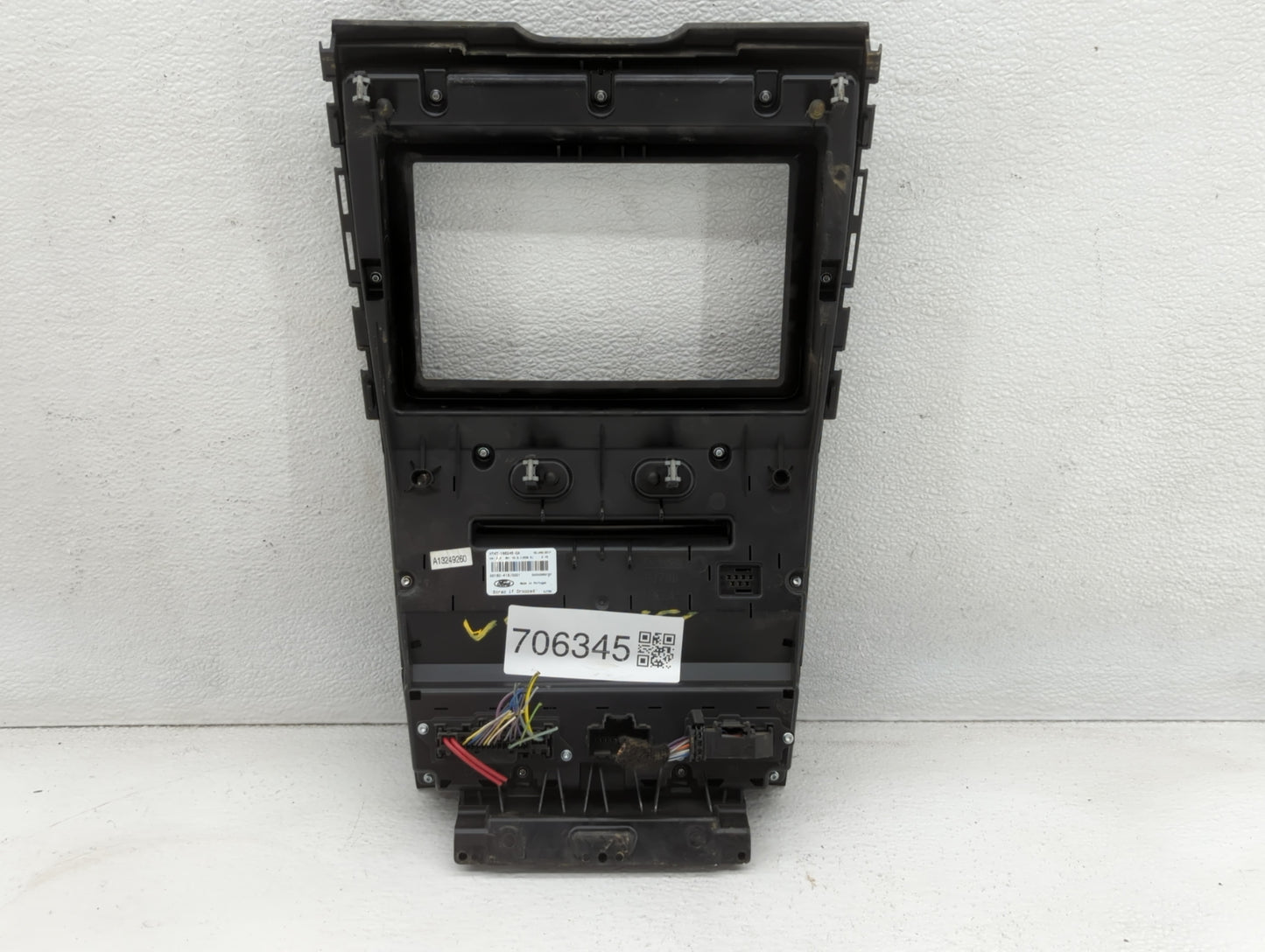 2017-2018 Ford Edge Radio AM FM Cd Player Receiver Replacement P/N:HT4T-18E245-CA Fits Fits 2017 2018 OEM Used Auto Parts - 