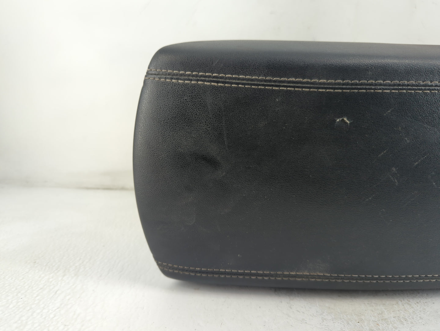 2015-2018 Ford Edge Center Console Armrest Cover Lid P/N:373317 T4B-R0460 Fits Fits 2015 2016 2017 2018 OEM Used Auto Parts 