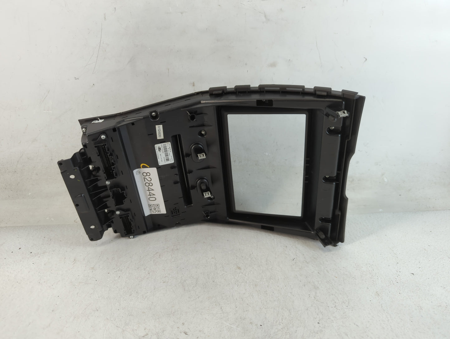 2017-2018 Ford Edge Radio AM FM Cd Player Receiver Replacement P/N:HT4T-18E245-CA Fits Fits 2017 2018 OEM Used Auto Parts - 