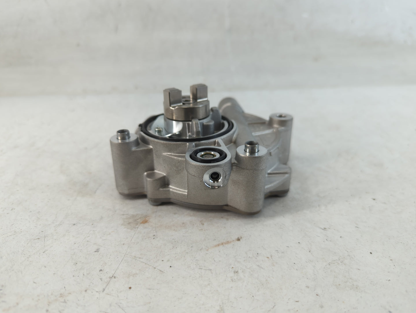 2015-2020 Ford Edge Central Vaccum Lock Pump - Oemusedautoparts1.com
