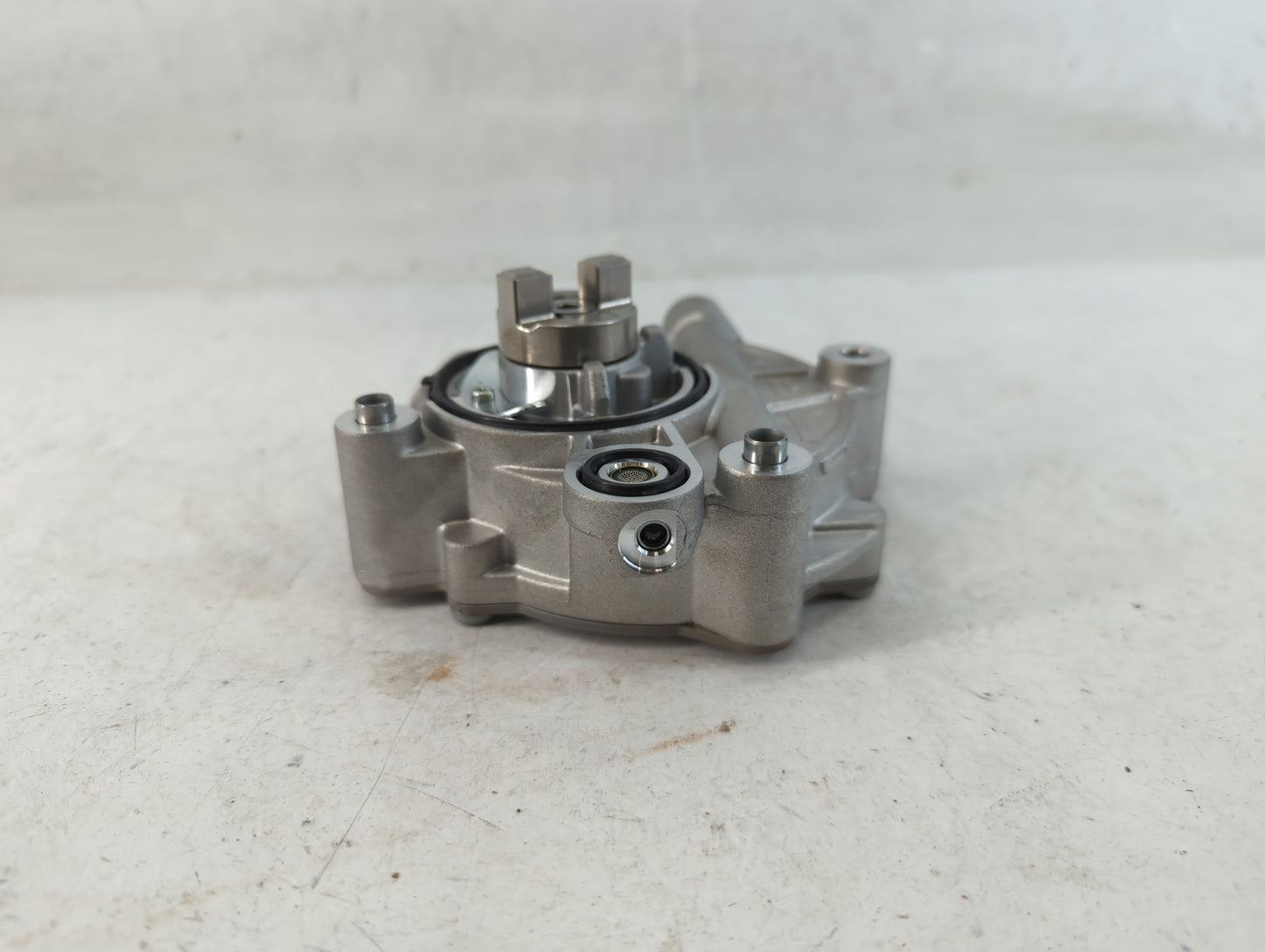 2015-2020 Ford Edge Central Vaccum Lock Pump - Oemusedautoparts1.com