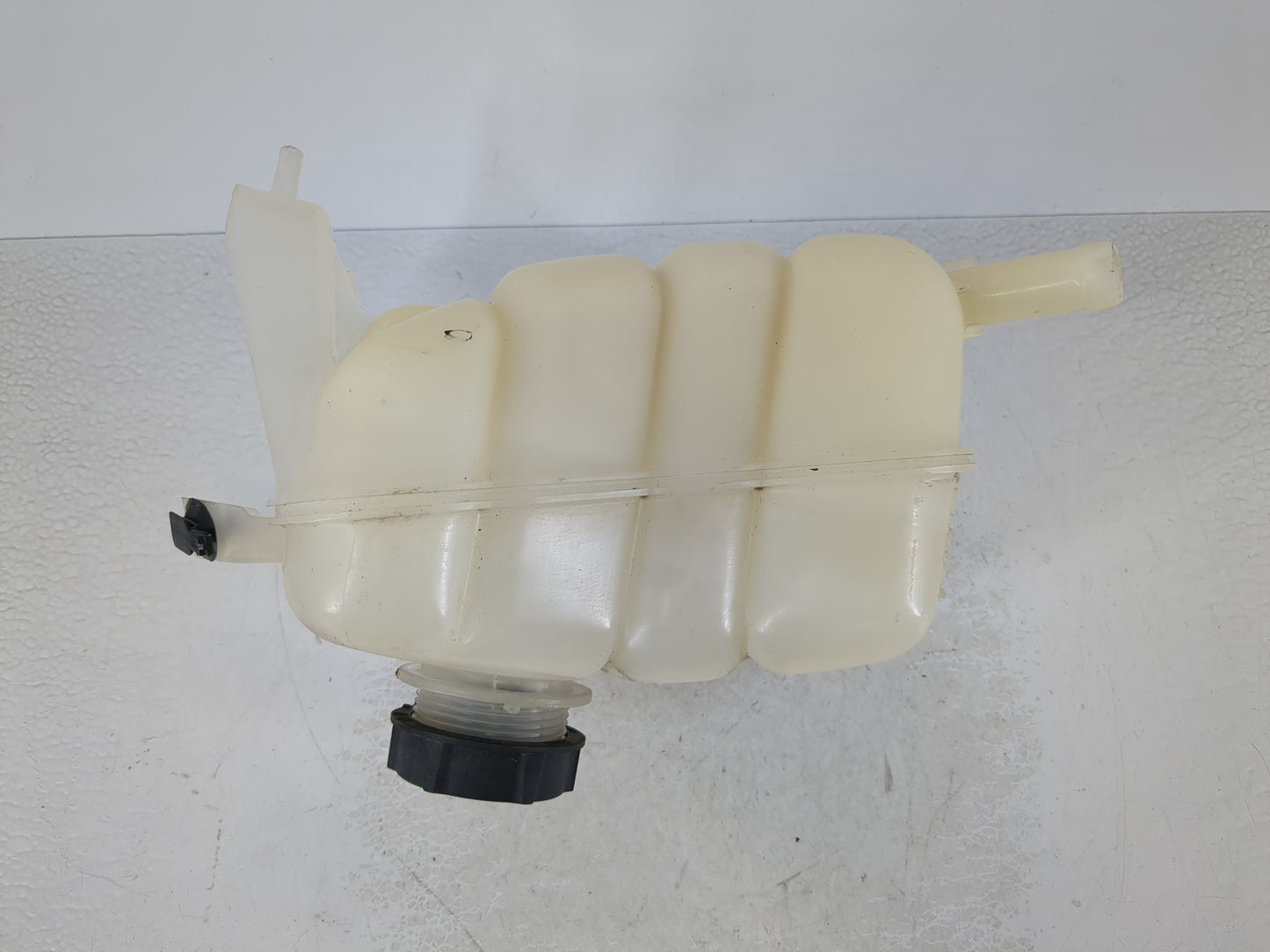 2016-2020 Ford Edge Radiator Coolant Overflow Expansion Tank Bottle 939192 - Oemusedautoparts1.com