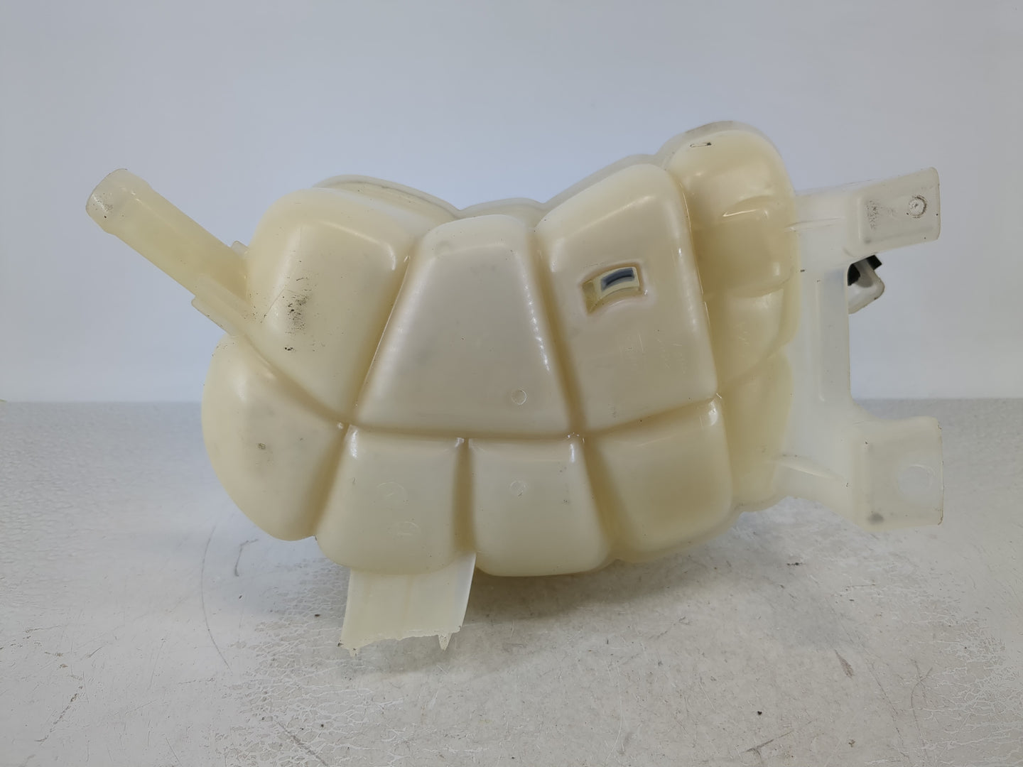 2016-2020 Ford Edge Radiator Coolant Overflow Expansion Tank Bottle 939192 - Oemusedautoparts1.com