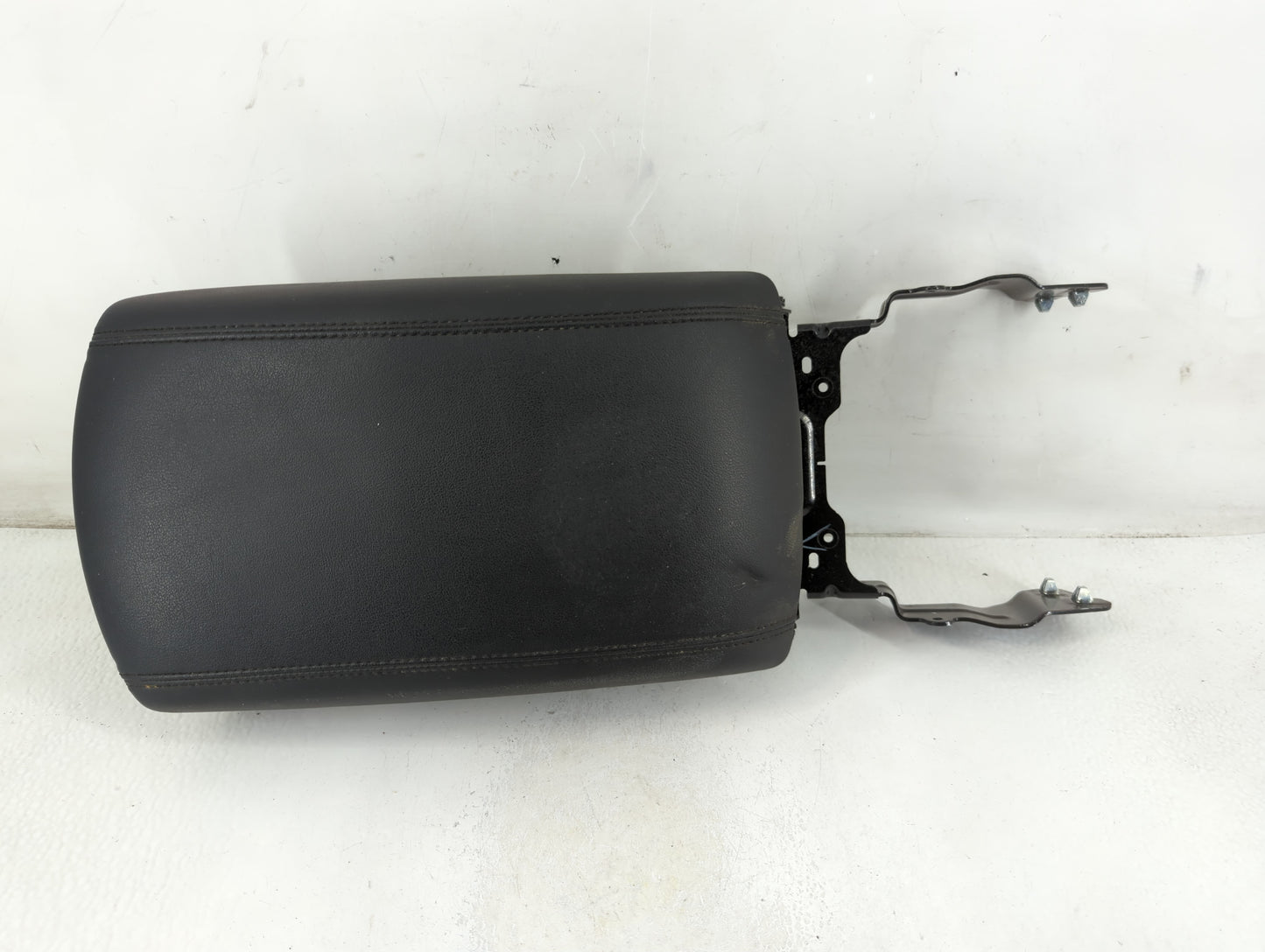 2017 Ford Edge Center Console Armrest Cover Lid P/N:EV2B-R046 04AF Fits OEM Used Auto Parts - Oemusedautoparts1.com