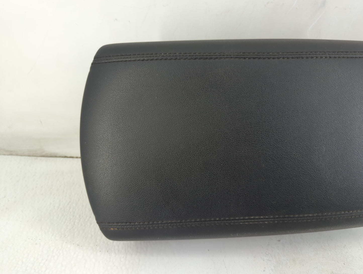 2017 Ford Edge Center Console Armrest Cover Lid P/N:EV2B-R046 04AF Fits OEM Used Auto Parts - Oemusedautoparts1.com