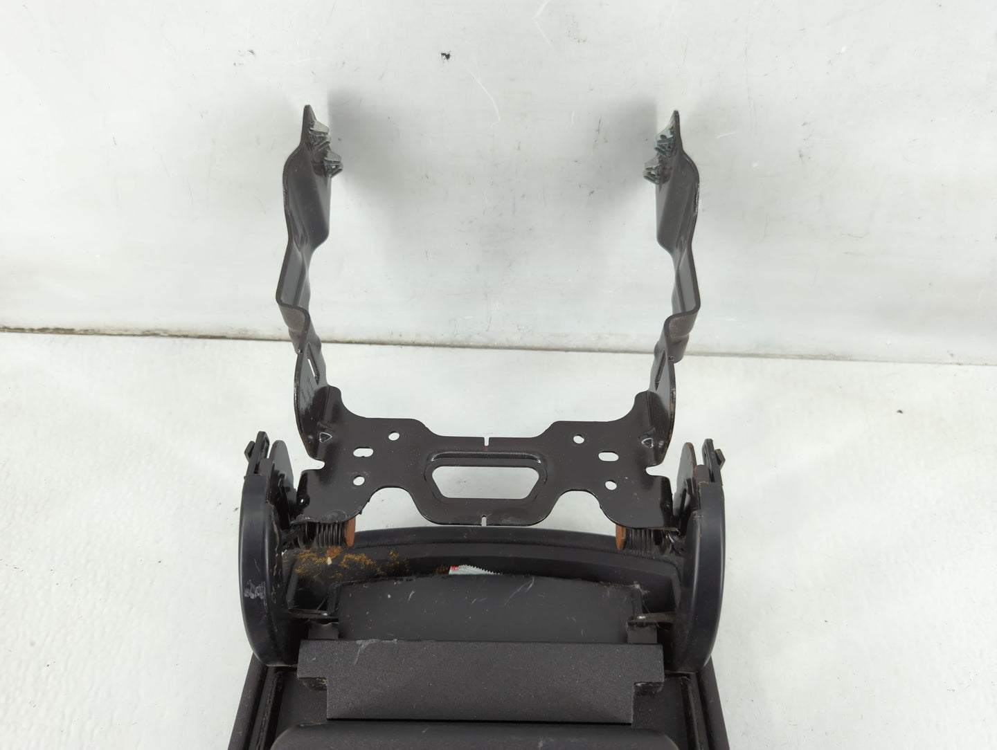2017 Ford Edge Center Console Armrest Cover Lid P/N:EV2B-R046 04AF Fits OEM Used Auto Parts - Oemusedautoparts1.com
