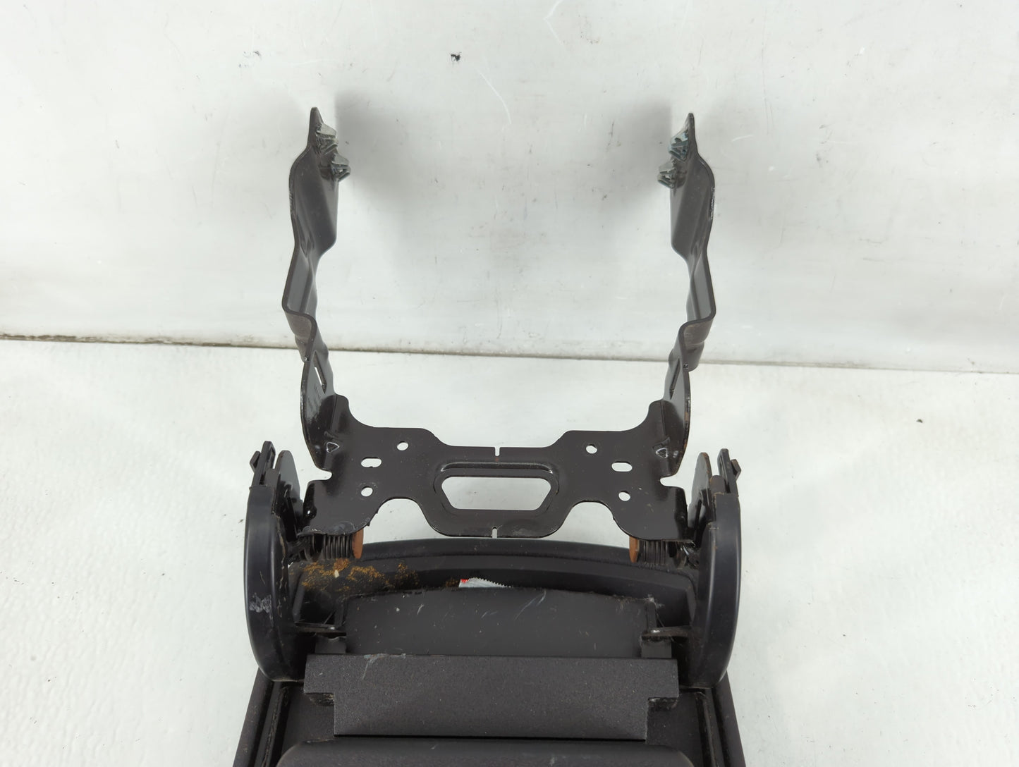 2017 Ford Edge Center Console Armrest Cover Lid P/N:EV2B-R046 04AF Fits OEM Used Auto Parts - Oemusedautoparts1.com