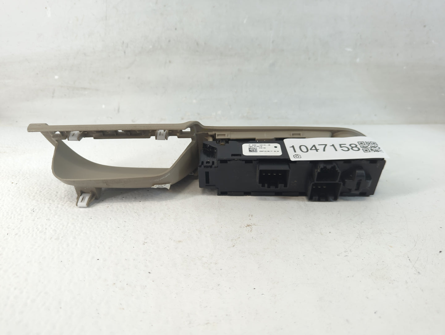 2013-2019 Ford Escape Master Power Window Switch Replacement Driver Side Left P/N:BM5T-14A132-AB Fits OEM Used Auto Parts - 