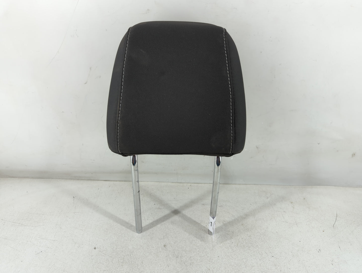 2017-2019 Ford Escape Headrest Head Rest Front Driver Passenger Seat Fits Fits 2017 2018 2019 OEM Used Auto Parts - Oemuseda