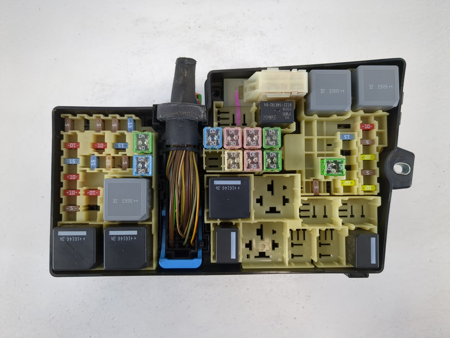 2017 Ford Escape Fusebox Fuse Box Panel Relay Module P/N:AV6T-14A067-AD AV6T-14A142-AB Fits OEM Used Auto Parts - Oemusedaut