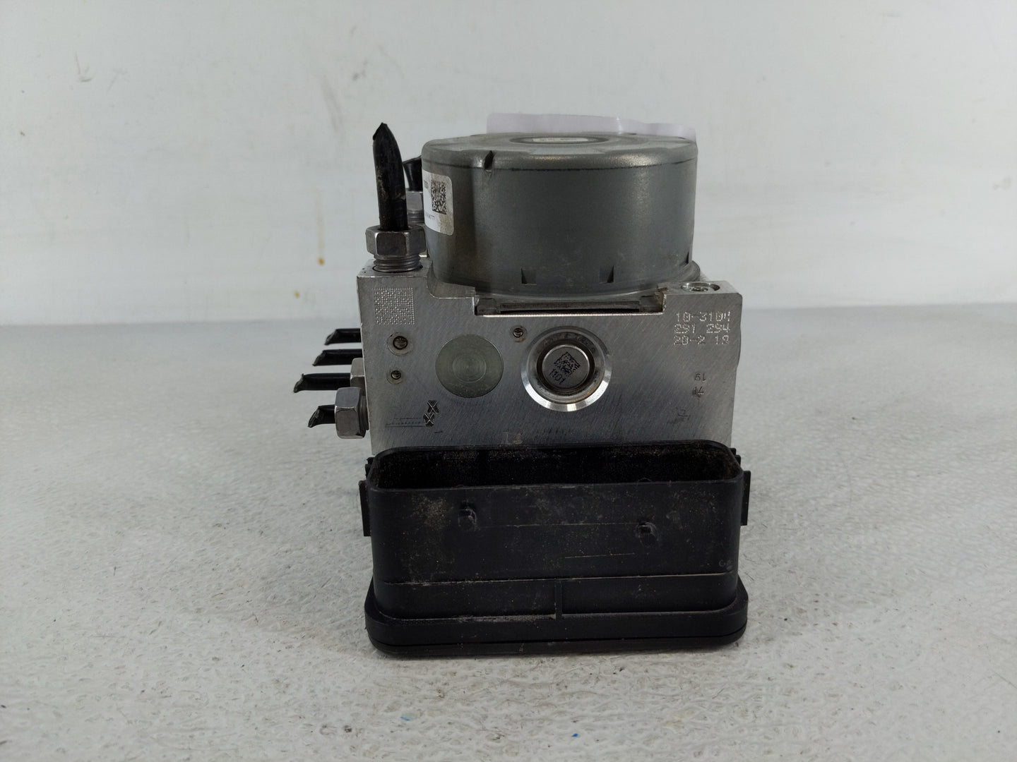 2017-2019 Ford Escape ABS Pump Control Module Replacement P/N:GV61-2C405-CH GV61-2C405-CL Fits Fits 2017 2018 2019 OEM Used 