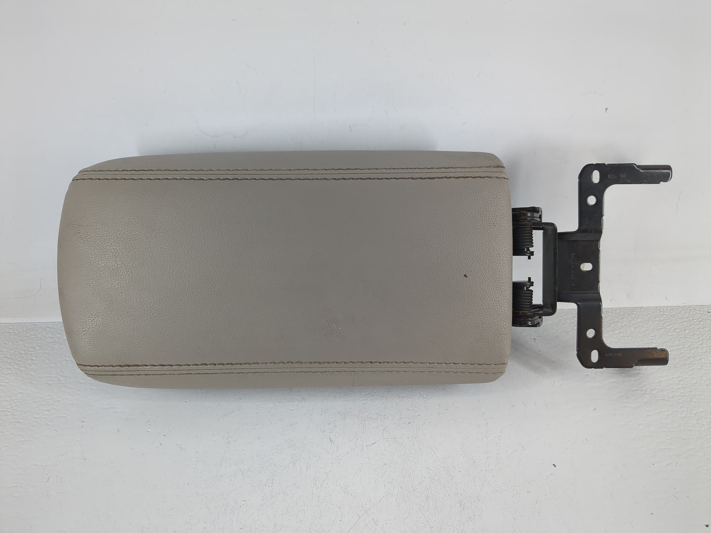 2017-2019 Ford Escape Center Console Armrest Cover Lid P/N:GJ54S045D86 Fits Fits 2017 2018 2019 OEM Used Auto Parts - Oemuse