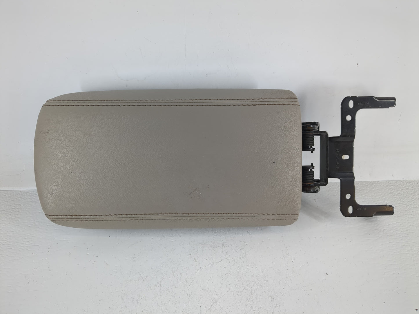 2017-2019 Ford Escape Center Console Armrest Cover Lid P/N:GJ54S045D86 Fits Fits 2017 2018 2019 OEM Used Auto Parts - Oemuse