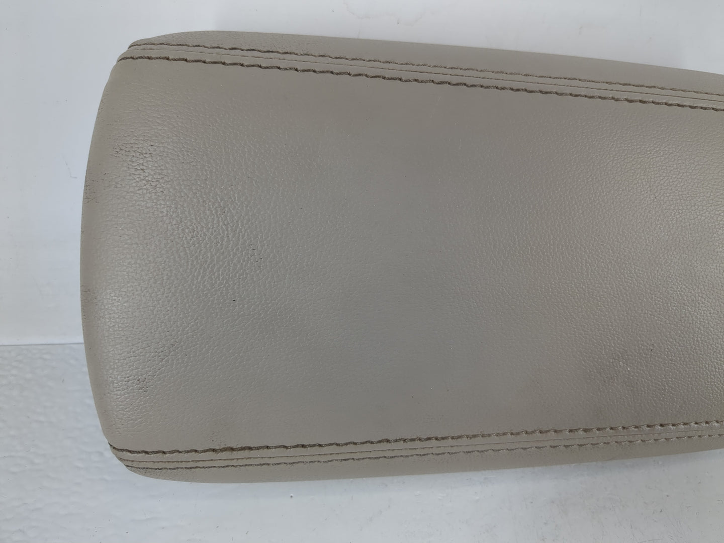 2017-2019 Ford Escape Center Console Armrest Cover Lid P/N:GJ54S045D86 Fits Fits 2017 2018 2019 OEM Used Auto Parts - Oemuse