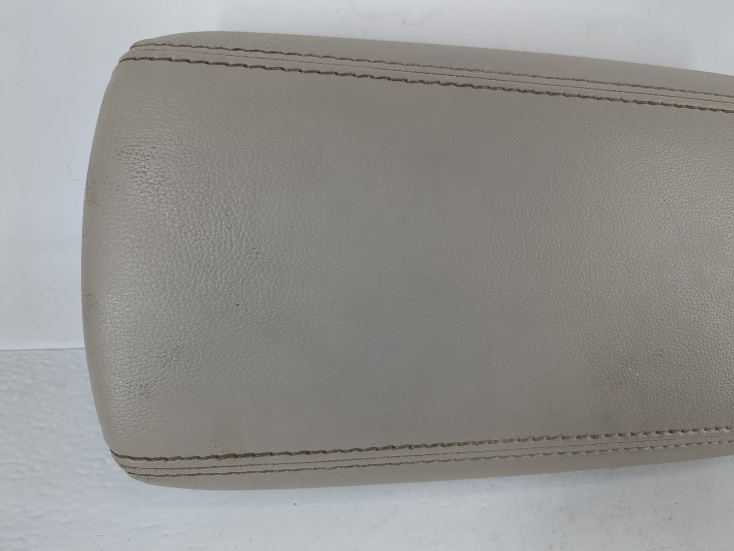 2017-2019 Ford Escape Center Console Armrest Cover Lid P/N:GJ54S045D86 Fits Fits 2017 2018 2019 OEM Used Auto Parts - Oemuse