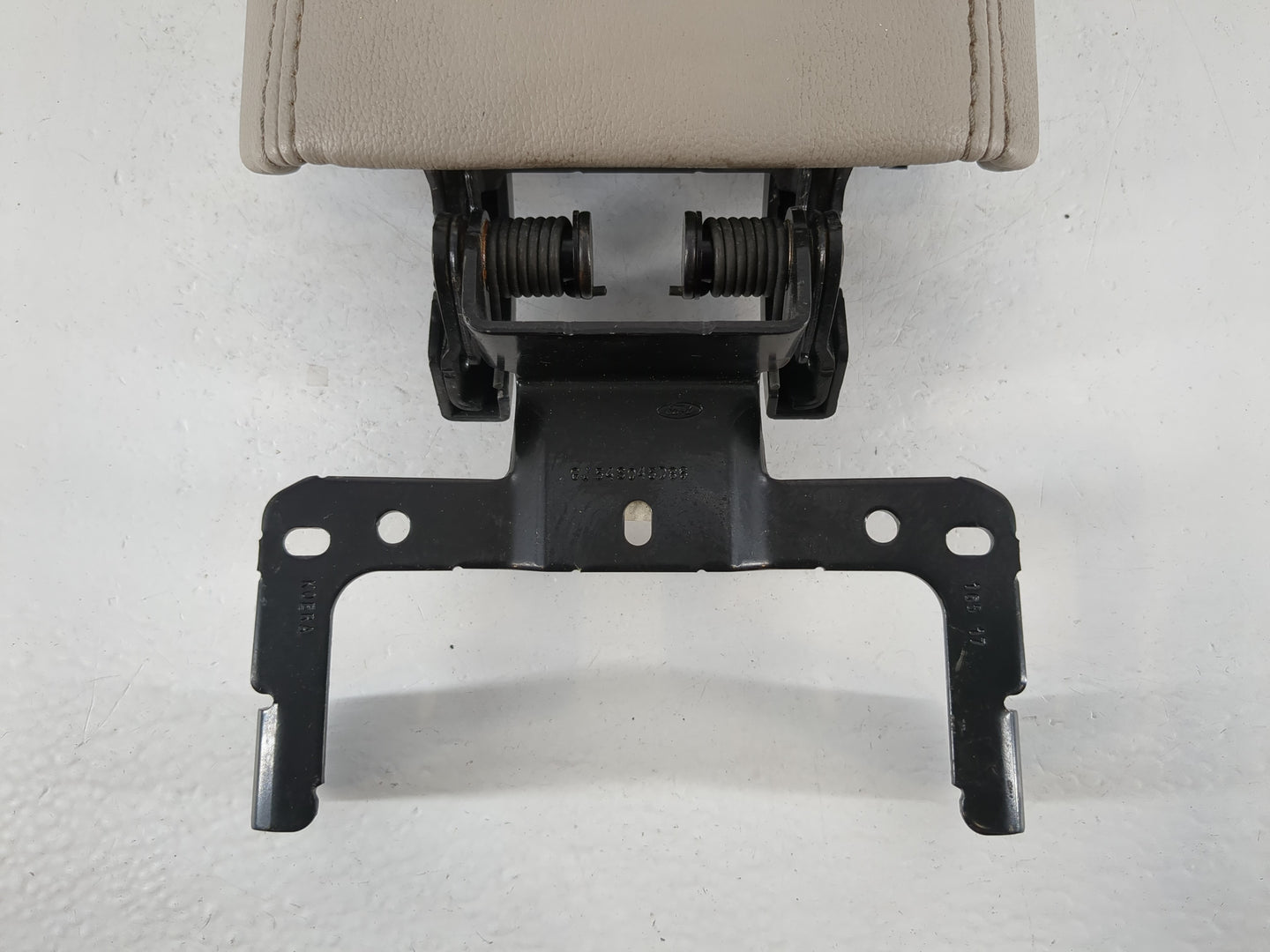 2017-2019 Ford Escape Center Console Armrest Cover Lid P/N:GJ54S045D86 Fits Fits 2017 2018 2019 OEM Used Auto Parts - Oemuse