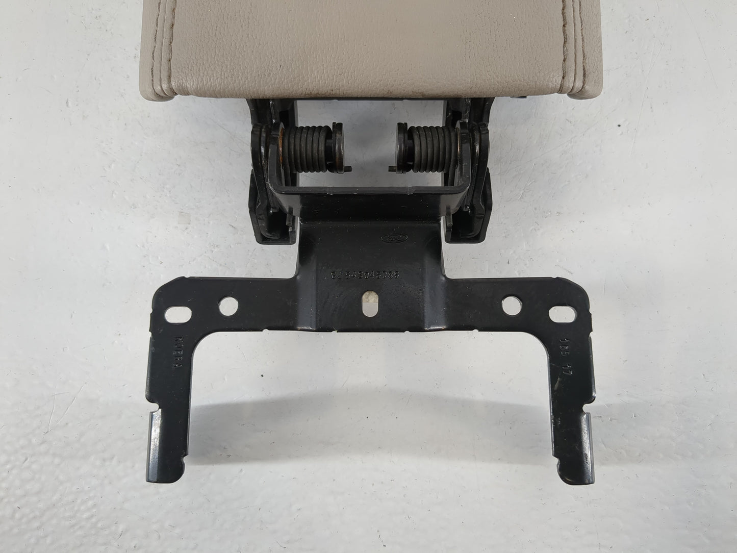 2017-2019 Ford Escape Center Console Armrest Cover Lid P/N:GJ54S045D86 Fits Fits 2017 2018 2019 OEM Used Auto Parts - Oemuse