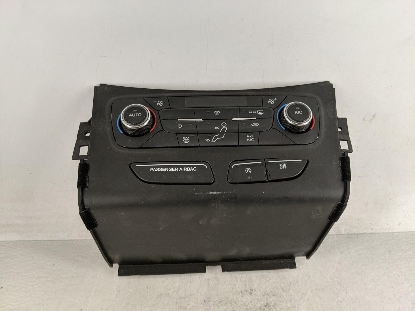 2017 Ford Escape Climate Control Module Temperature AC/Heater Replacement P/N:GJ5T-18C612-EA Fits OEM Used Auto Parts - Oemu
