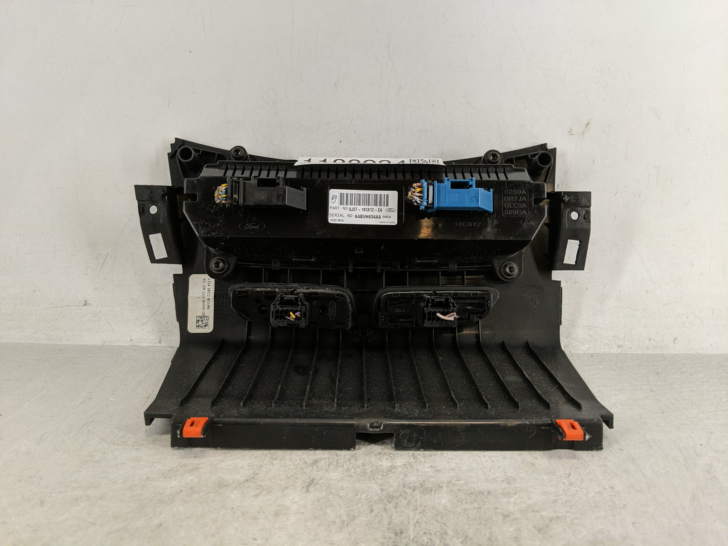 2017 Ford Escape Climate Control Module Temperature AC/Heater Replacement P/N:GJ5T-18C612-EA Fits OEM Used Auto Parts - Oemu