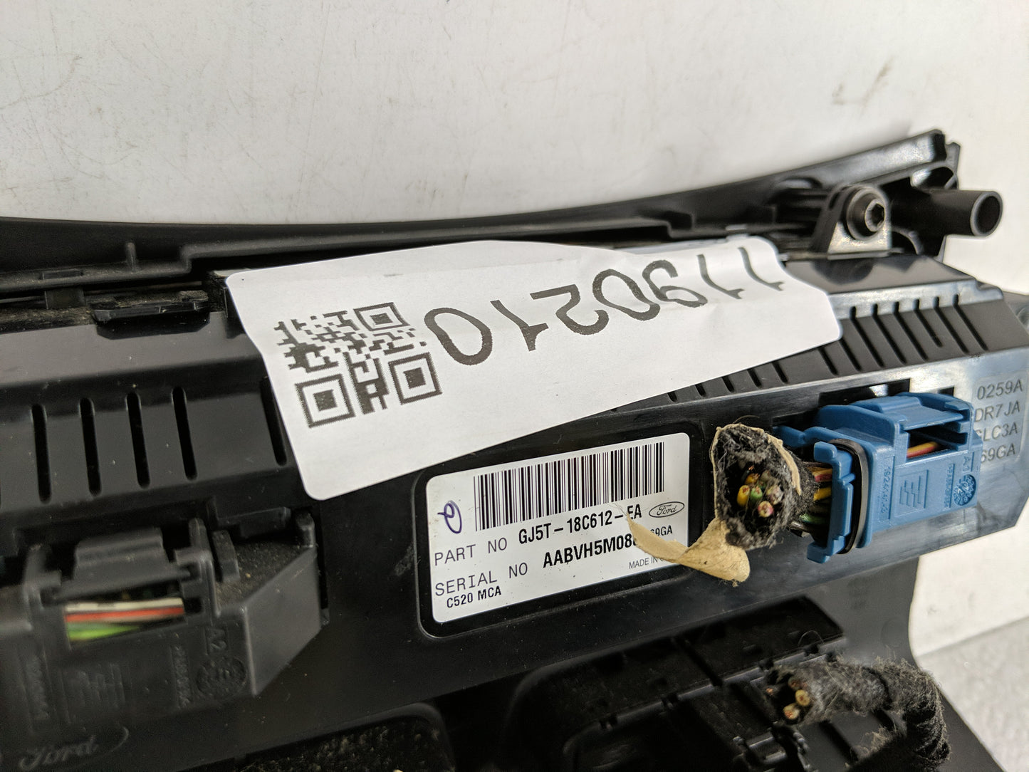 2017 Ford Escape Climate Control Module Temperature AC/Heater Replacement P/N:GJ5T-28C612-EA Fits OEM Used Auto Parts - Oemu
