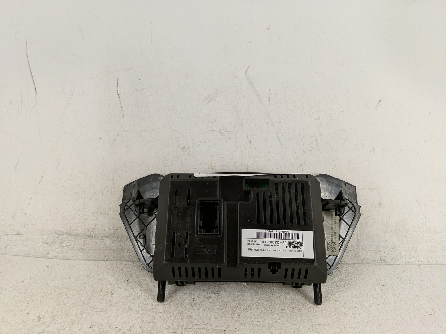 2017 Ford Escape Radio AM FM Cd Player Receiver Replacement P/N:F1FT-18B955-RA Fits Fits 2018 OEM Used Auto Parts - Oemuseda