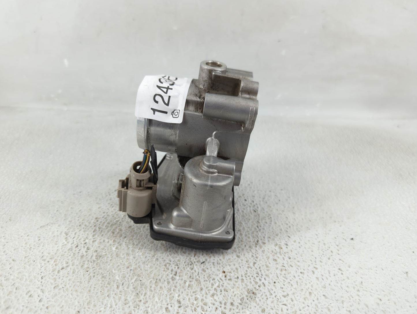 2017-2019 Ford Escape Throttle Body P/N:DS7G-9F991-BB Fits Fits 2014 2015 2016 2017 2018 2019 2020 OEM Used Auto Parts - Oem