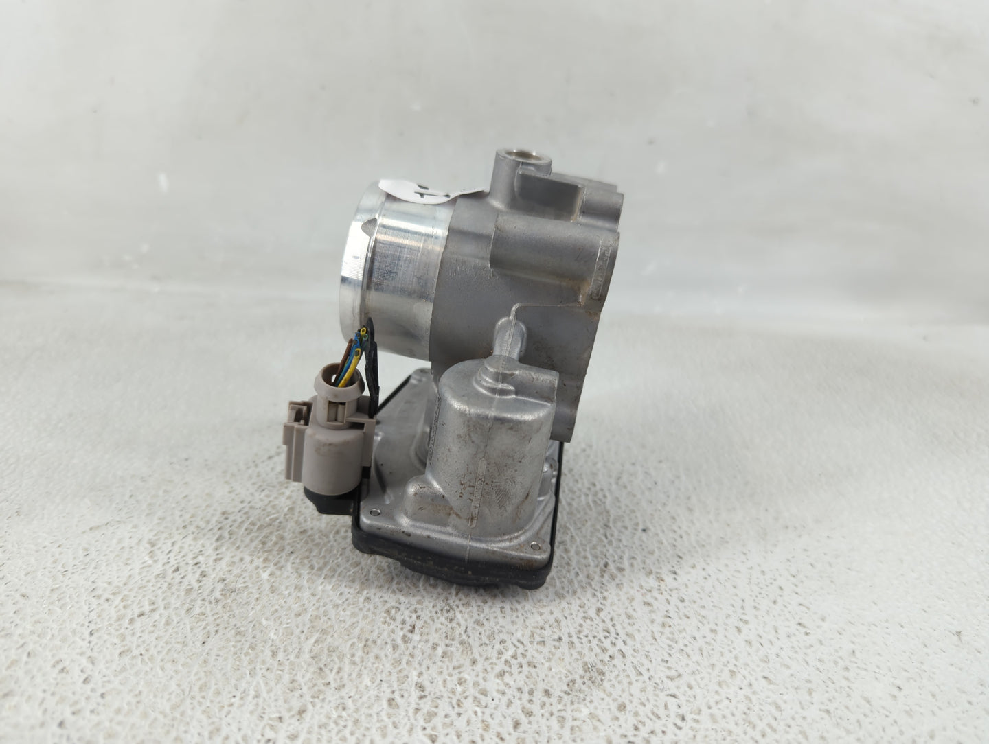 2017-2019 Ford Escape Throttle Body P/N:DS7G-9F991-BB Fits Fits 2014 2015 2016 2017 2018 2019 2020 OEM Used Auto Parts - Oem