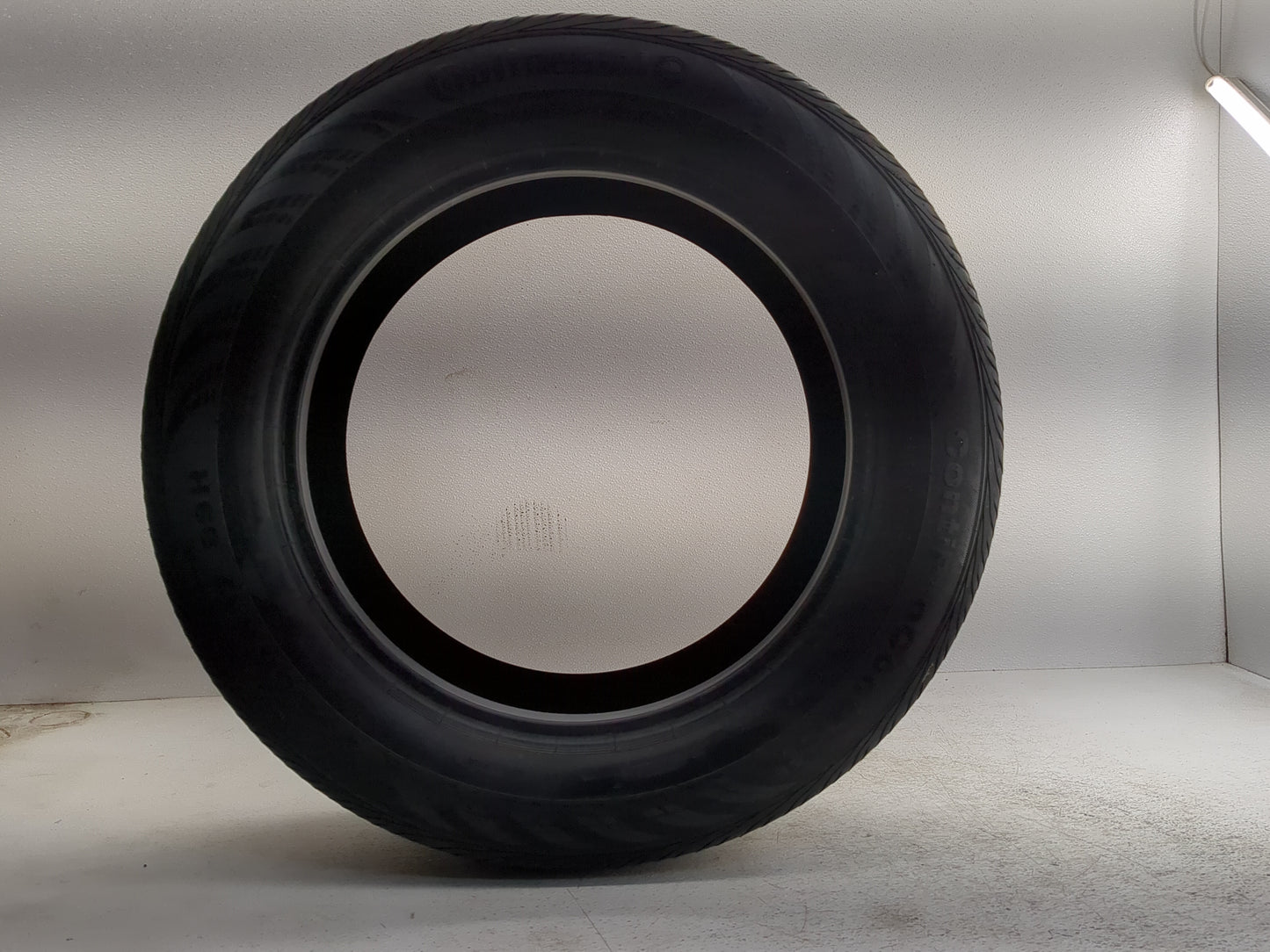 Used Tire 235/55R17 CONTINENTAL CONTIPRO CONTACT E 99H - Tread Depth 8/32 - Oemusedautoparts1.com
