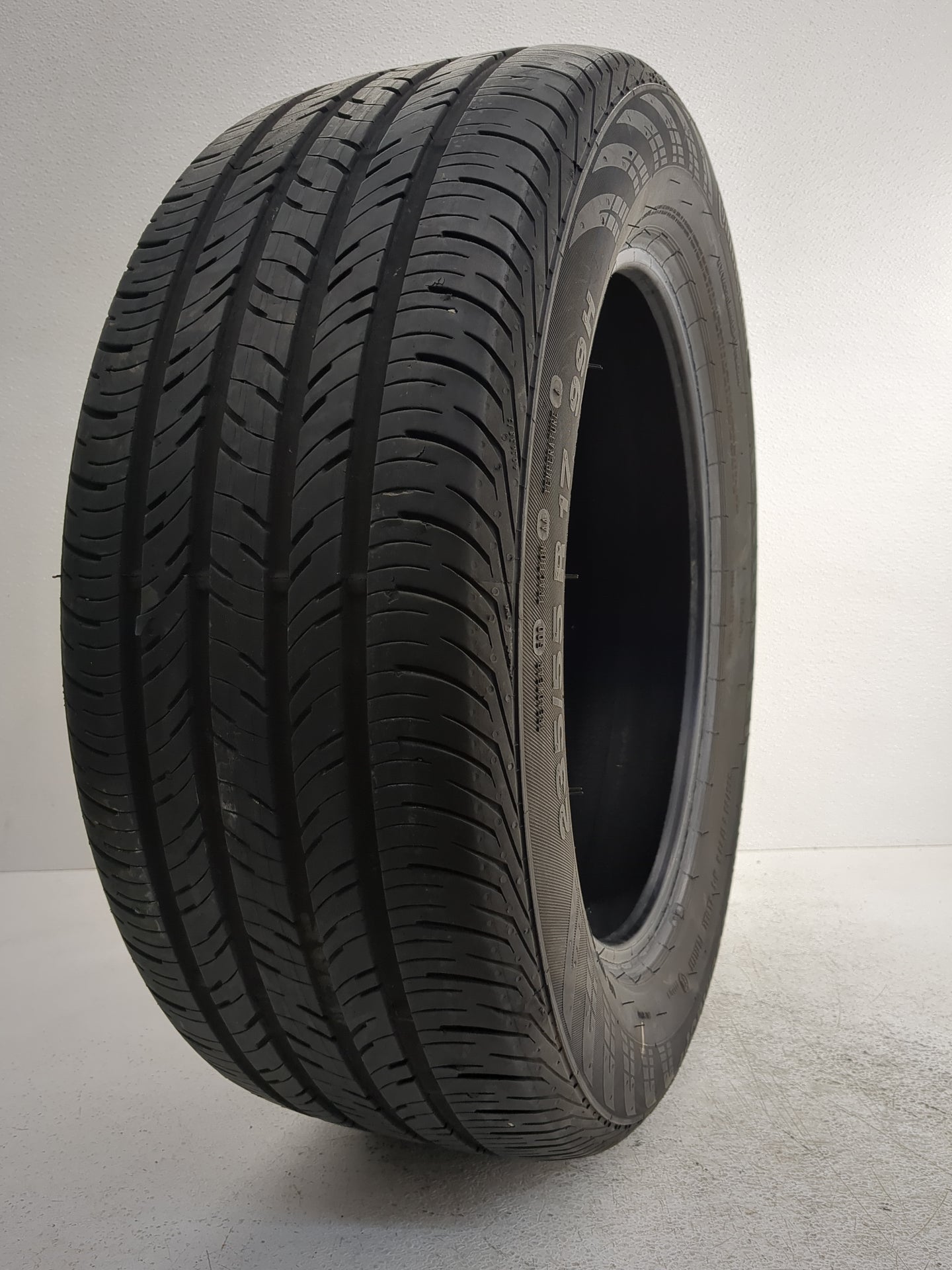 Used Tire 235/55R17 CONTINENTAL CONTIPRO CONTACT E 99H - Tread Depth 8/32 - Oemusedautoparts1.com