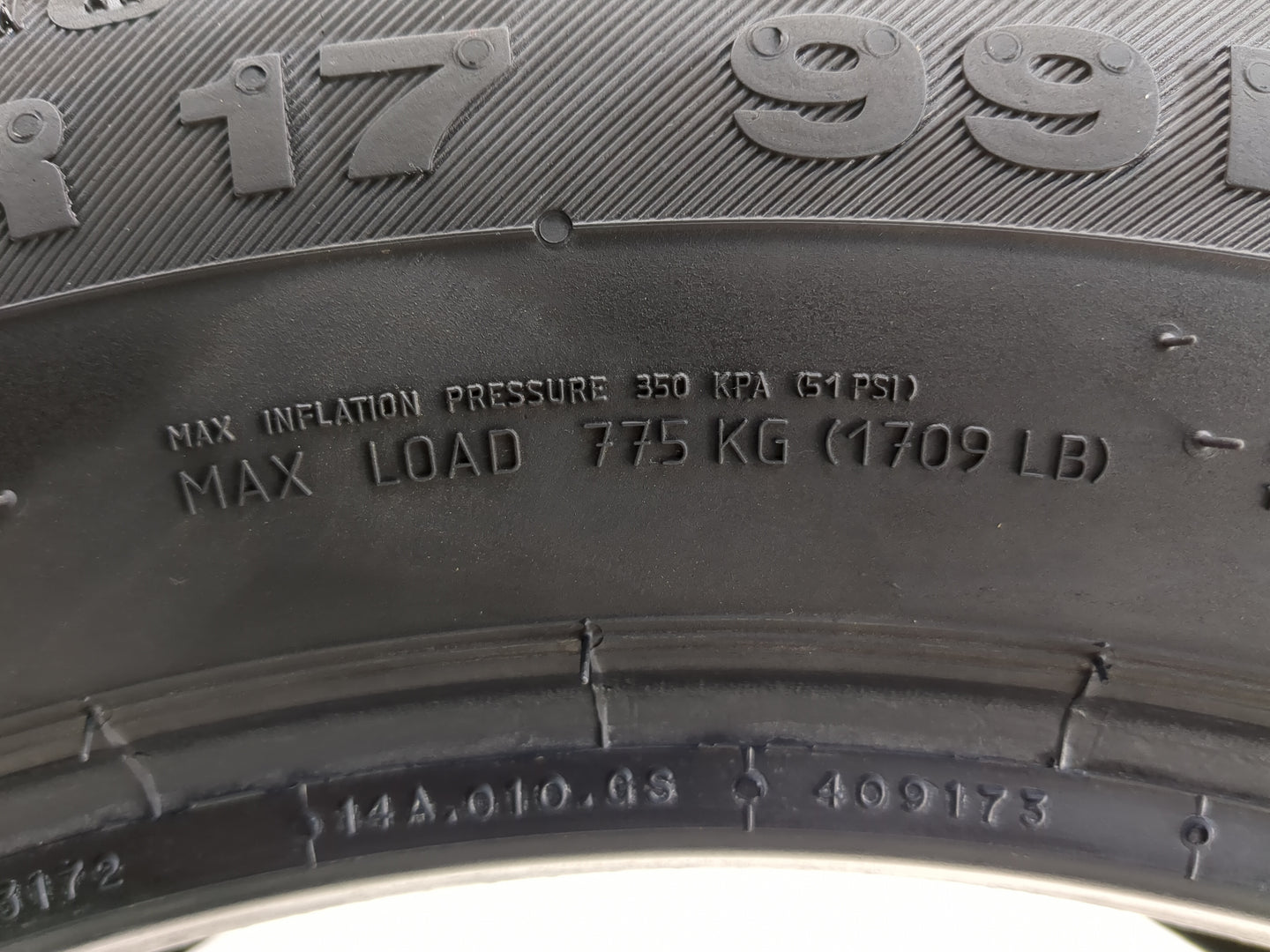 Used Tire 235/55R17 CONTINENTAL CONTIPRO CONTACT E 99H - Tread Depth 8/32 - Oemusedautoparts1.com