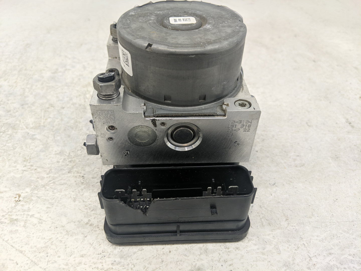 2017-2019 Ford Escape ABS Pump Control Module Replacement P/N:GV61-2C219-DH Fits Fits 2017 2018 2019 OEM Used Auto Parts - O