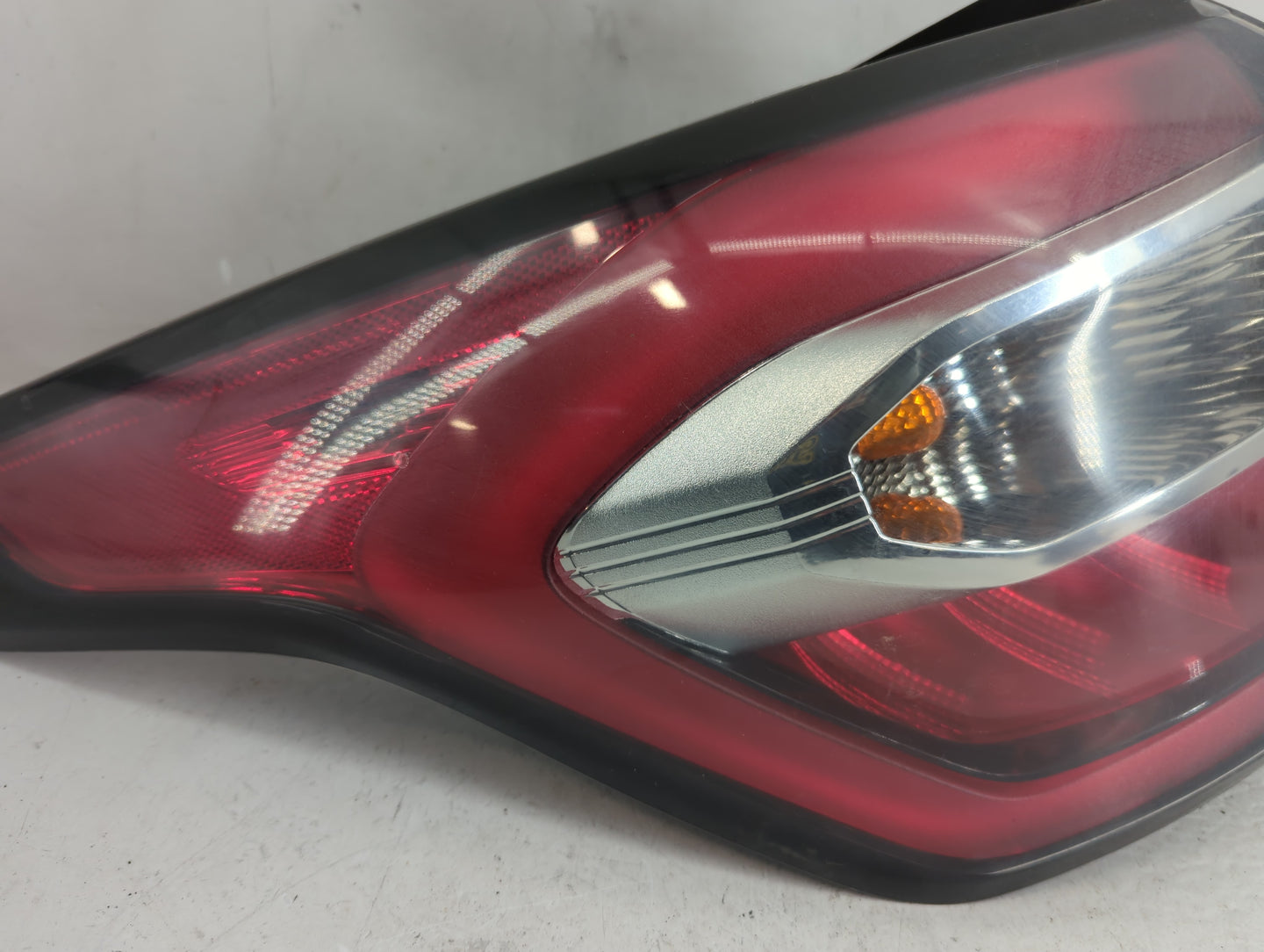 2017-2018 Ford Escape Tail Light Assembly Driver Left OEM P/N:GJ54-13405-AD GJ54-13405-AH Fits Fits 2017 2018 OEM Used Auto 